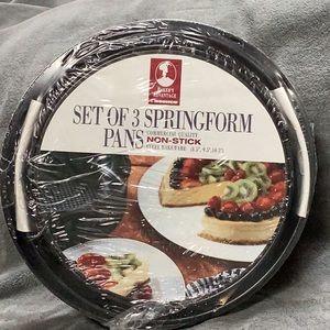 NEW Set of 3 springform, nonstick baking pans bakeware